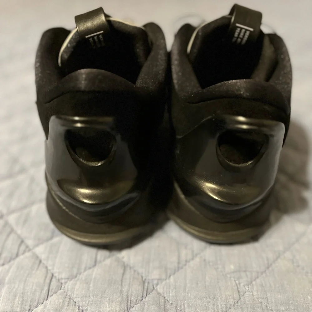Nike Black and White Sneakers as 15‎
